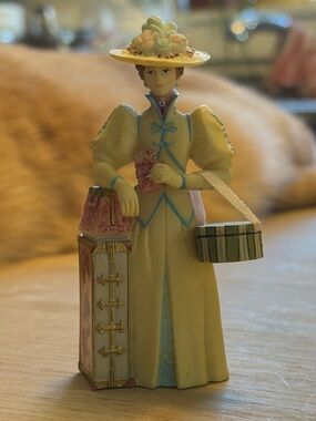 AVON | 2002 Miss Albee Porcelain Presidents Club Miniature Figurines Collectible